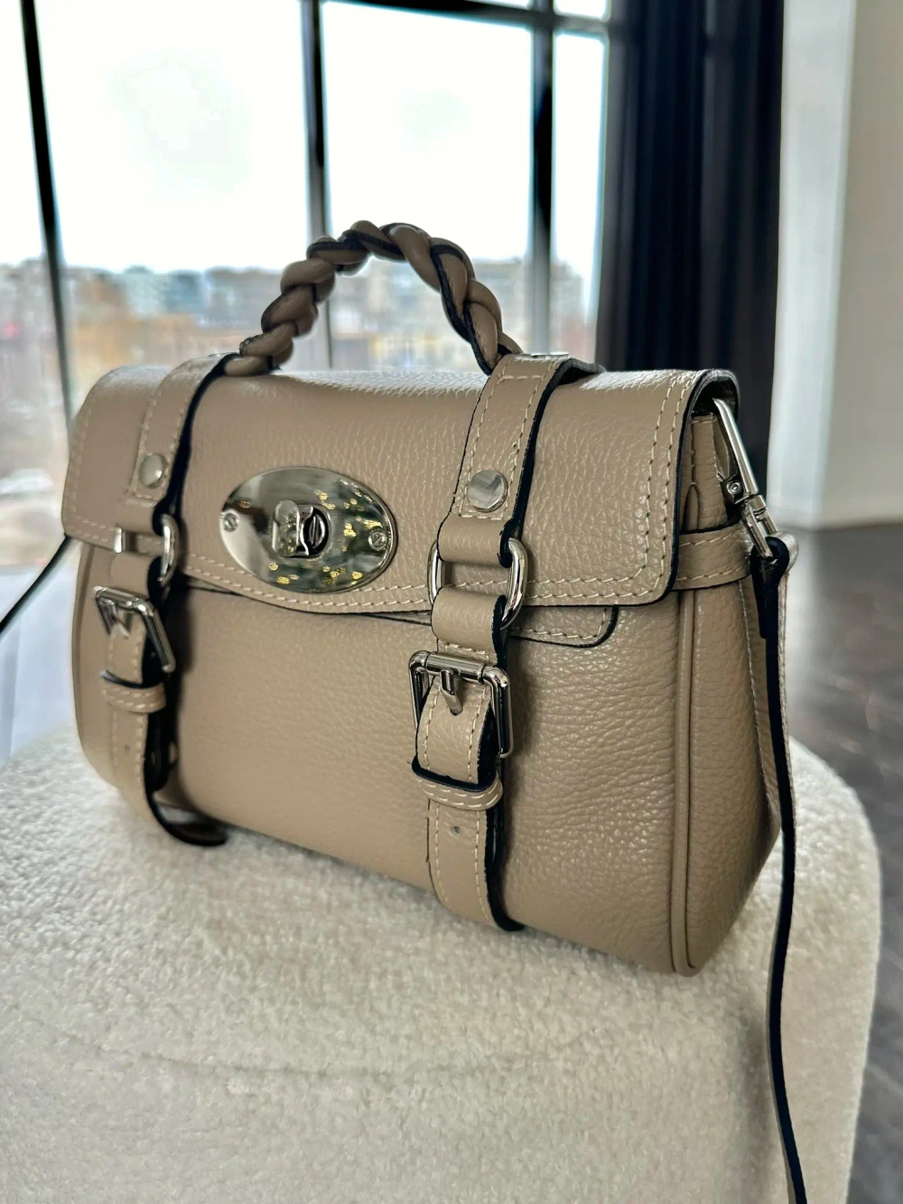 Женская бежевая сумочка из натуральной кожи