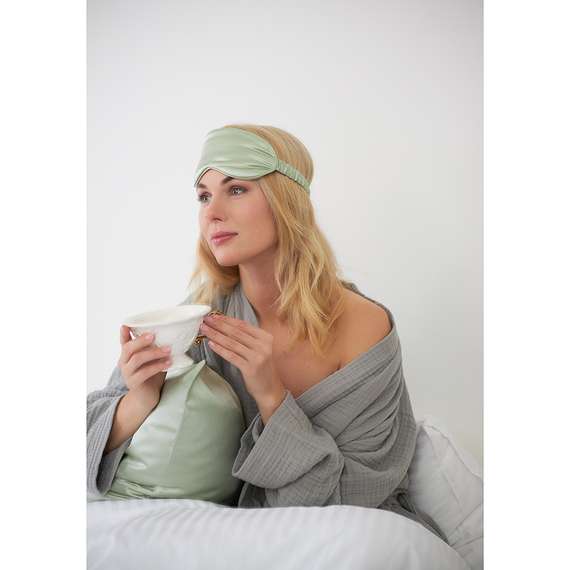 Маска для сна из натурального шелка мятного цвета из коллекции essential