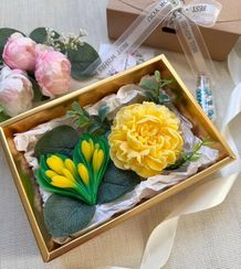 Sabundan Krokuslu Ürək və pion dəsti(sarı)