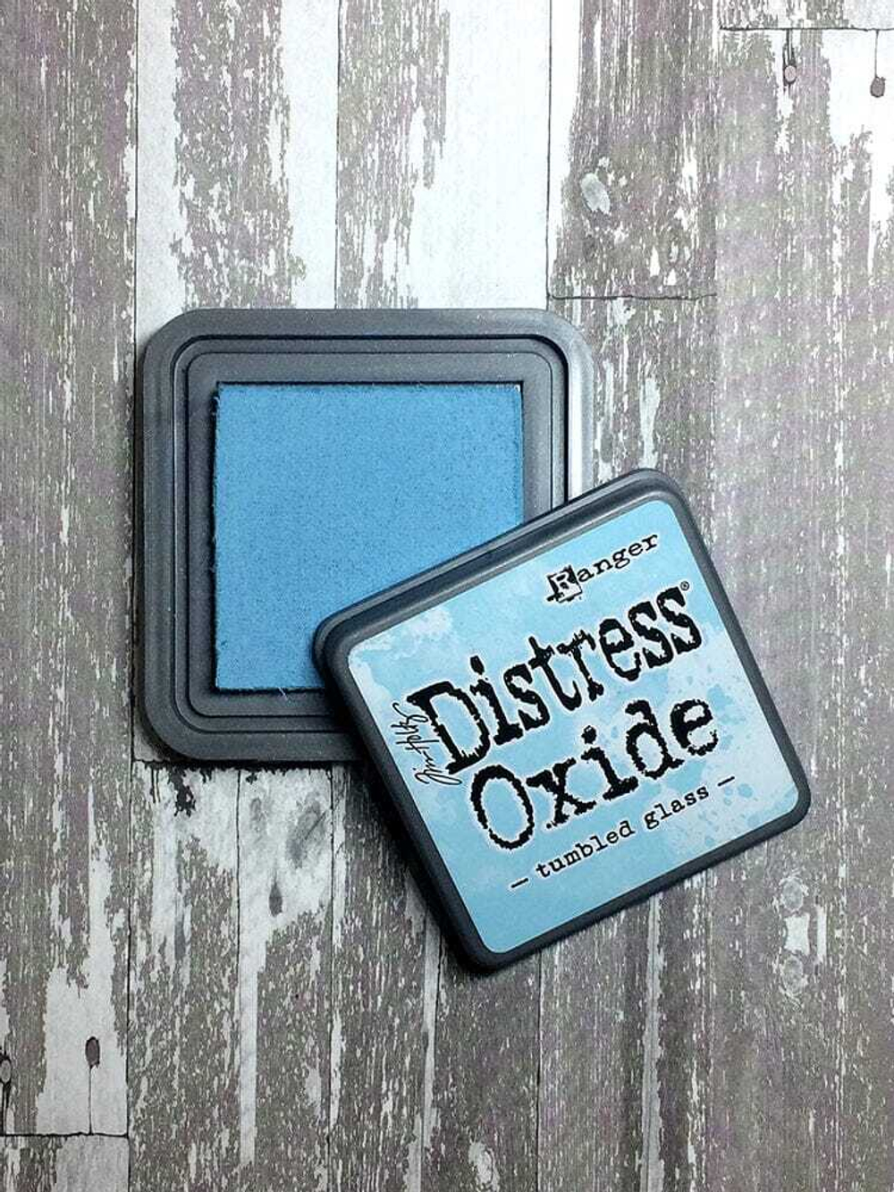 Distress Oxide Pad. Tumbled Glass