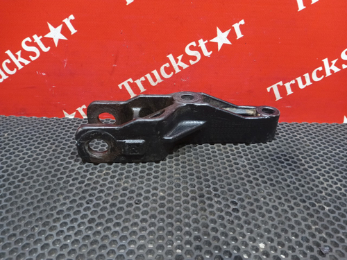 Кронштейн амортизатора нижний правый 2023г