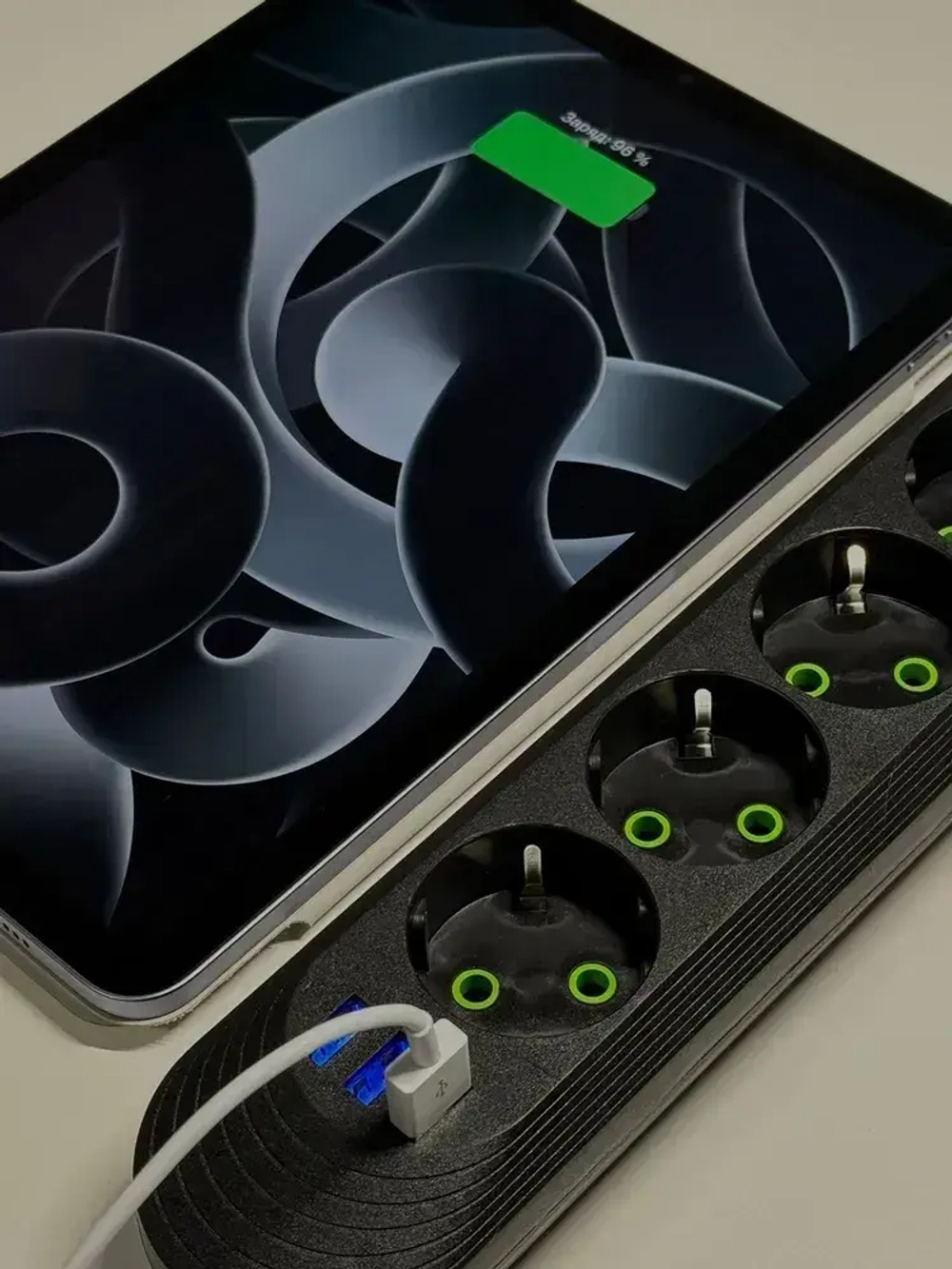 Гибридный удлинитель сетевой фильтр 5 розеток, пилот, разветвитель, 3 USB, длина провода 7 метров, черный