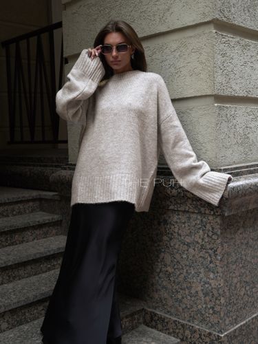 Бежевый оверсайз свитер