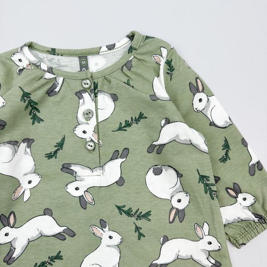 Лонгслив хлопковый "Нежные зайчики" оливковый хаки