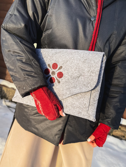 Чехол Тепло цветка / Unique hand‑painted case