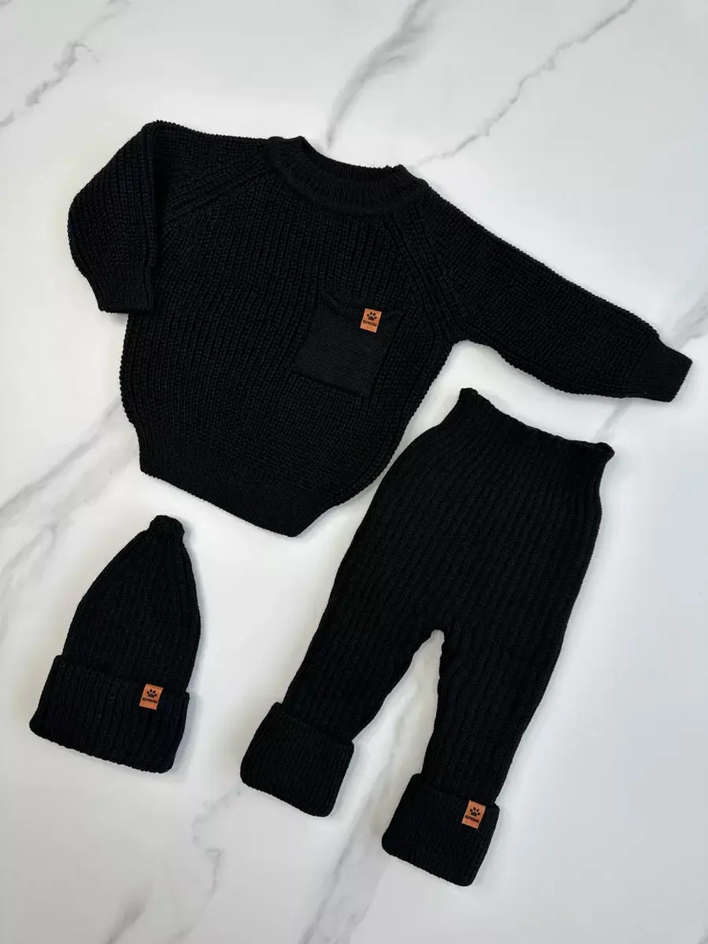 Вязаный костюм с шапкой для новорожденного