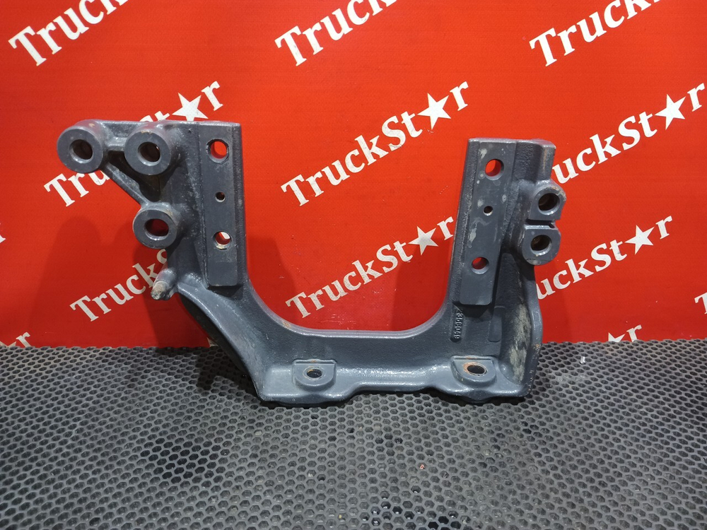 Кронштейн брызговика левого 2021г.