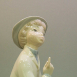 Фарфоровая мануфактура Lladro «Мальчик с корзинкой»