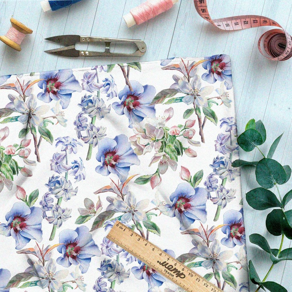 Ткань сатин лён и колокольчики на бежевом фоне