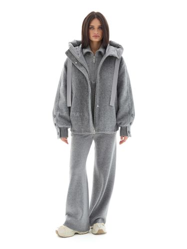 Серая куртка с вязаными вставками