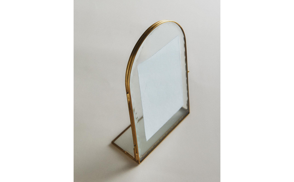 Zara Home Фоторамка из стекла, цвет золотой, 21 см