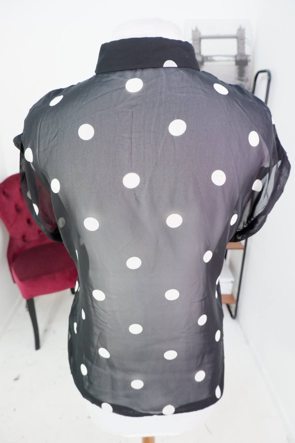 Блузка в крупный горох, визуально на 44 размер