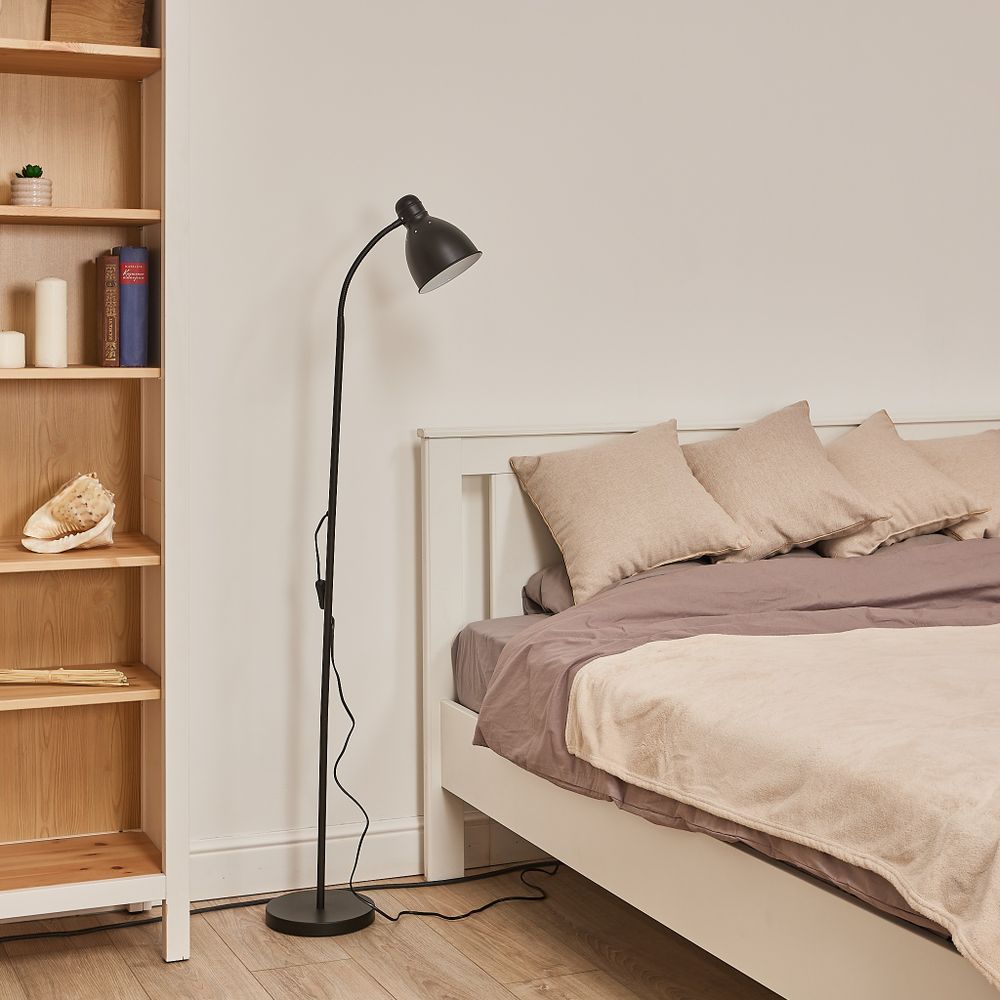 UML-T701 E27 BLACK Торшер напольный под лампу Е27. 60W. с регулировкой наклона. Механический выключатель. Черный. ТМ Uniel