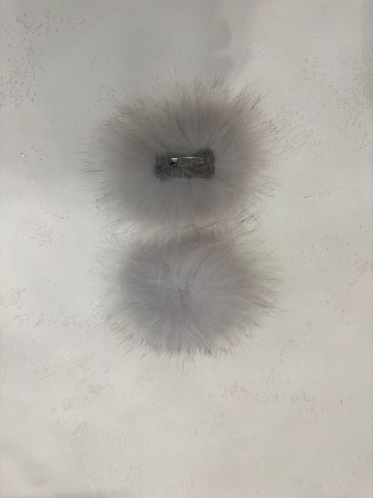 БРОШЬ ГАРЭТ СЕРЫЙ