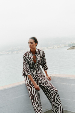 ZARA РУБАШКА САФАРИ С АНИМАЛИСТИЧЕСКИМ ПРИНТОМ, КОРИЧНЕВЫЙ/ЭКРЮ