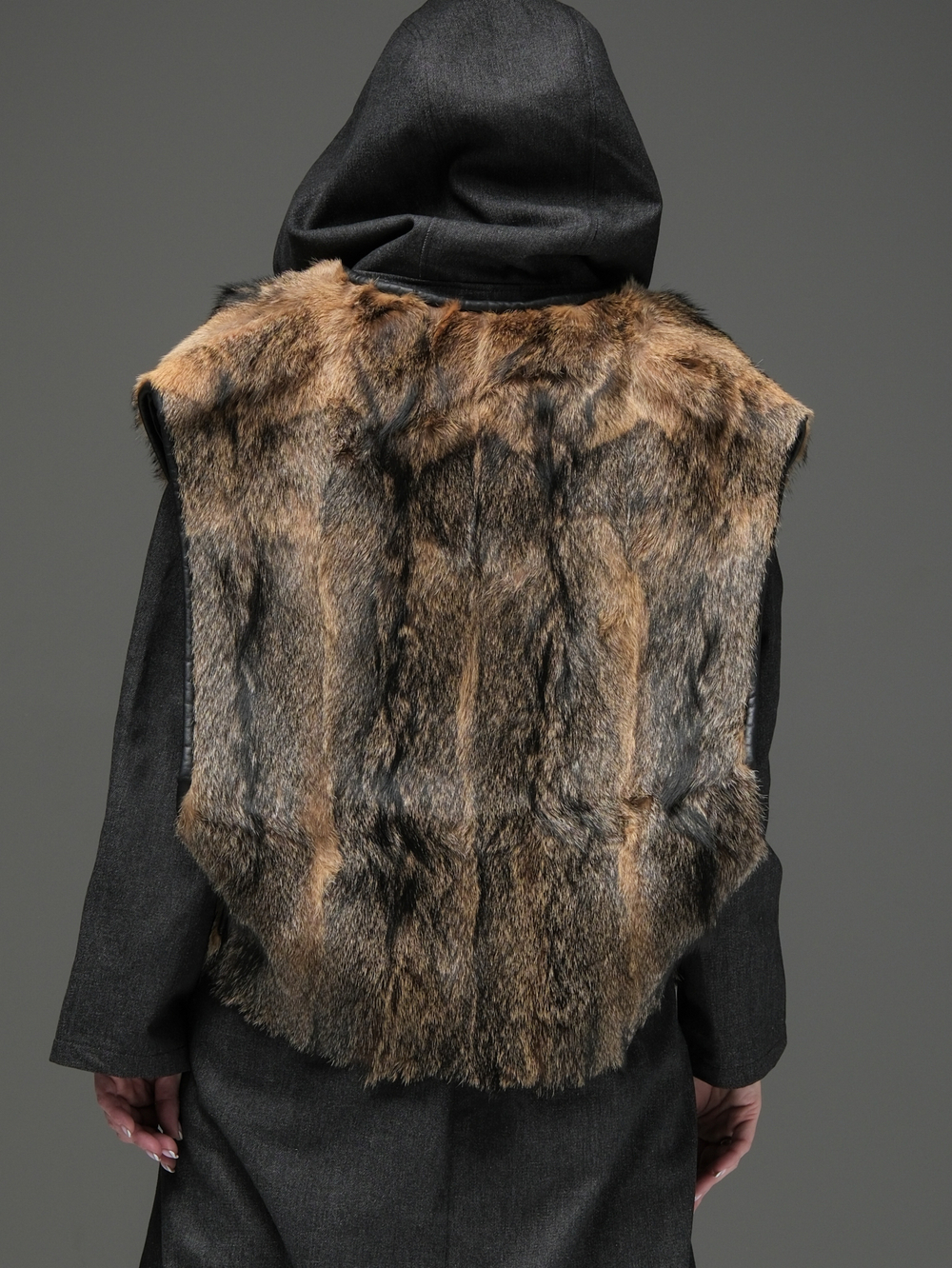 Жилет /мех натуральный кайот