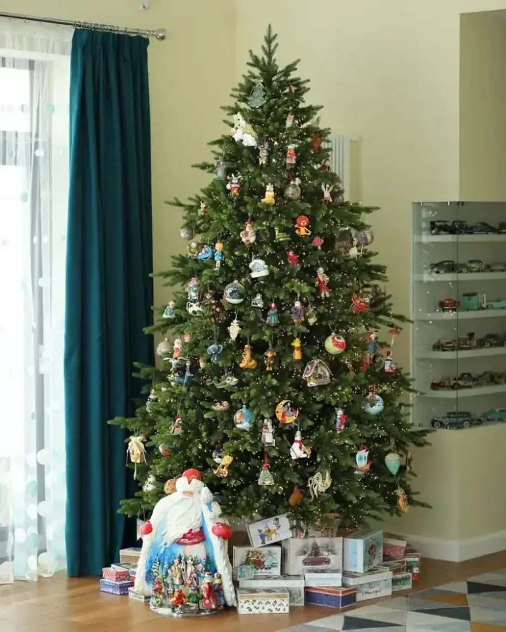 Елка с гирляндой встроенной «Сириус» (Литая хвоя) 270 см / 2,7 м