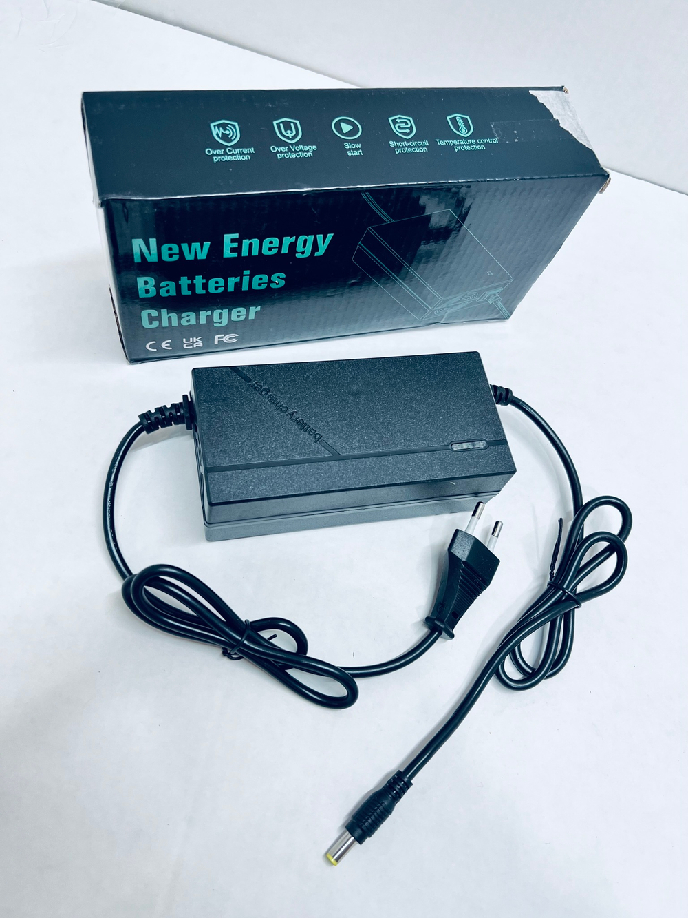 Зарядное устройство на 12V Вольт (max: 14,6v) /5A / 4s, разъем DC для Литий-железо-фосфатных LifePo4 АКБ