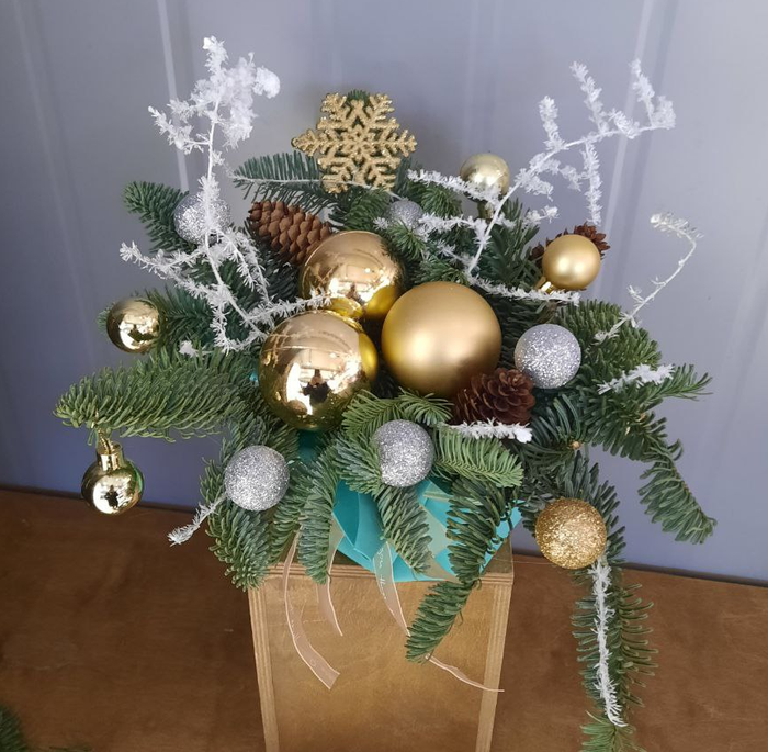 Композиция "Праздник к нам приходит"