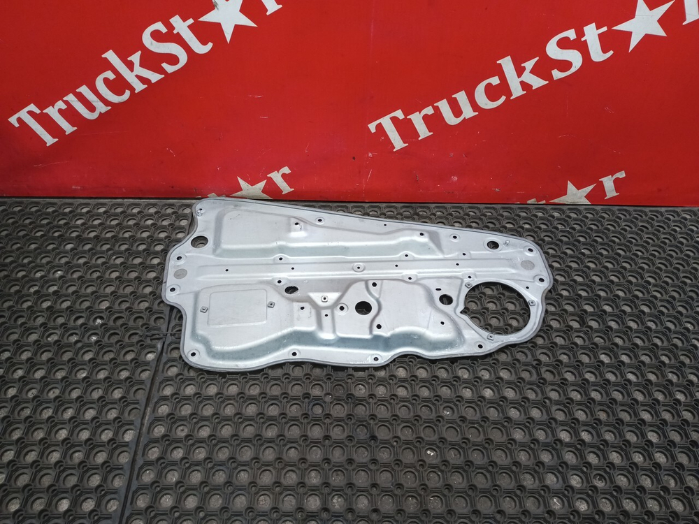 Кронштейн стеклоподъемника правый 2019г