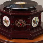 Граммофон с всадниками