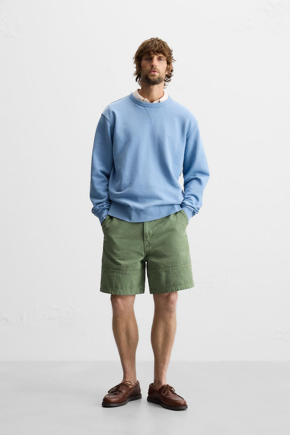 ZARA ТОЛСТОВКА С ЭФФЕКТОМ ПОТЕРТОСТИ С КРУГЛЫМ ВЫРЕЗОМ, ЛИНЯЛЫЙ СИНИЙ