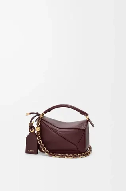 Loewe Мини-сумка Puzzle Featherlight из мягкой кожи ягненка наппа, бургунди