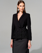 Приталенный жакет из итальянского крепа с вышивкой ручной работы