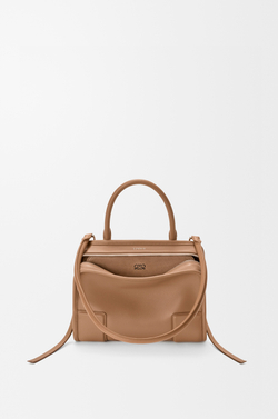 Loewe Маленькая сумка Amazona 180 из мягкой телячьей кожи, мокко