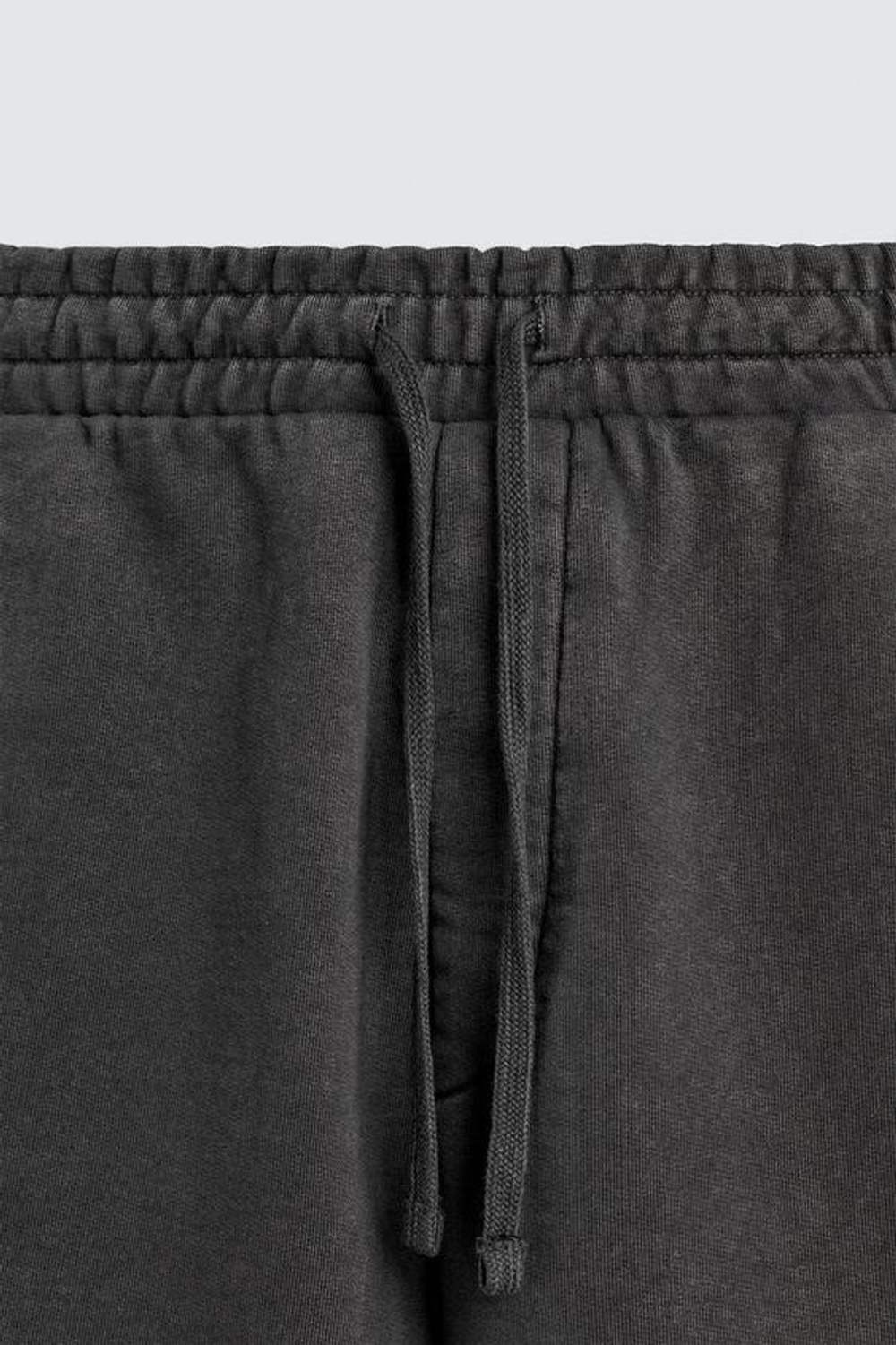 ZARA ШОРТЫ-ДЖОГГЕРЫ RELAXED FIT С ЭФФЕКТОМ ПОТЕРТОСТИ, ТЕМНЫЙ АНТРАЦИТ