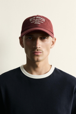 ZARA КЕПКА JEEP® С ЭФФЕКТОМ ПОТЕРТОСТИ И ПРИНТОМ, КРАСНЫЙ