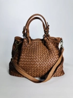Женская плетеная сумка из натуральной кожи цвета whisky