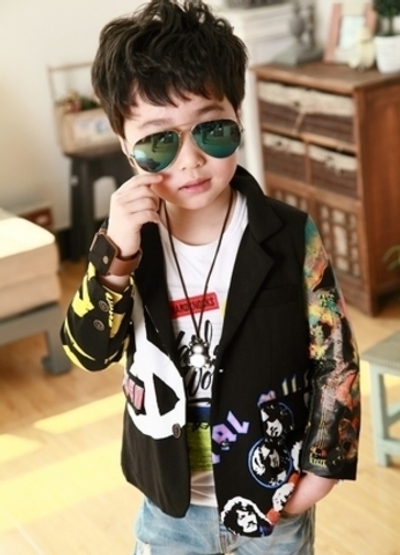 Пиджак детский с разноцветными принтами и надписями