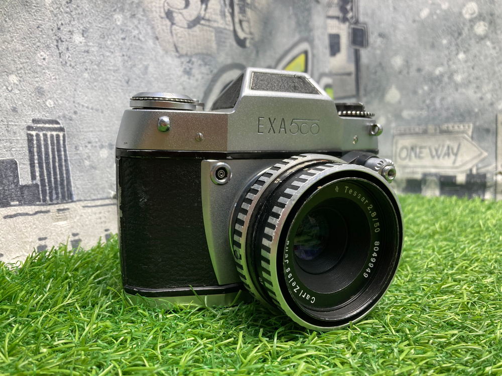 Exa 500 + Carl Zeiss Tessar 50mm 2.8