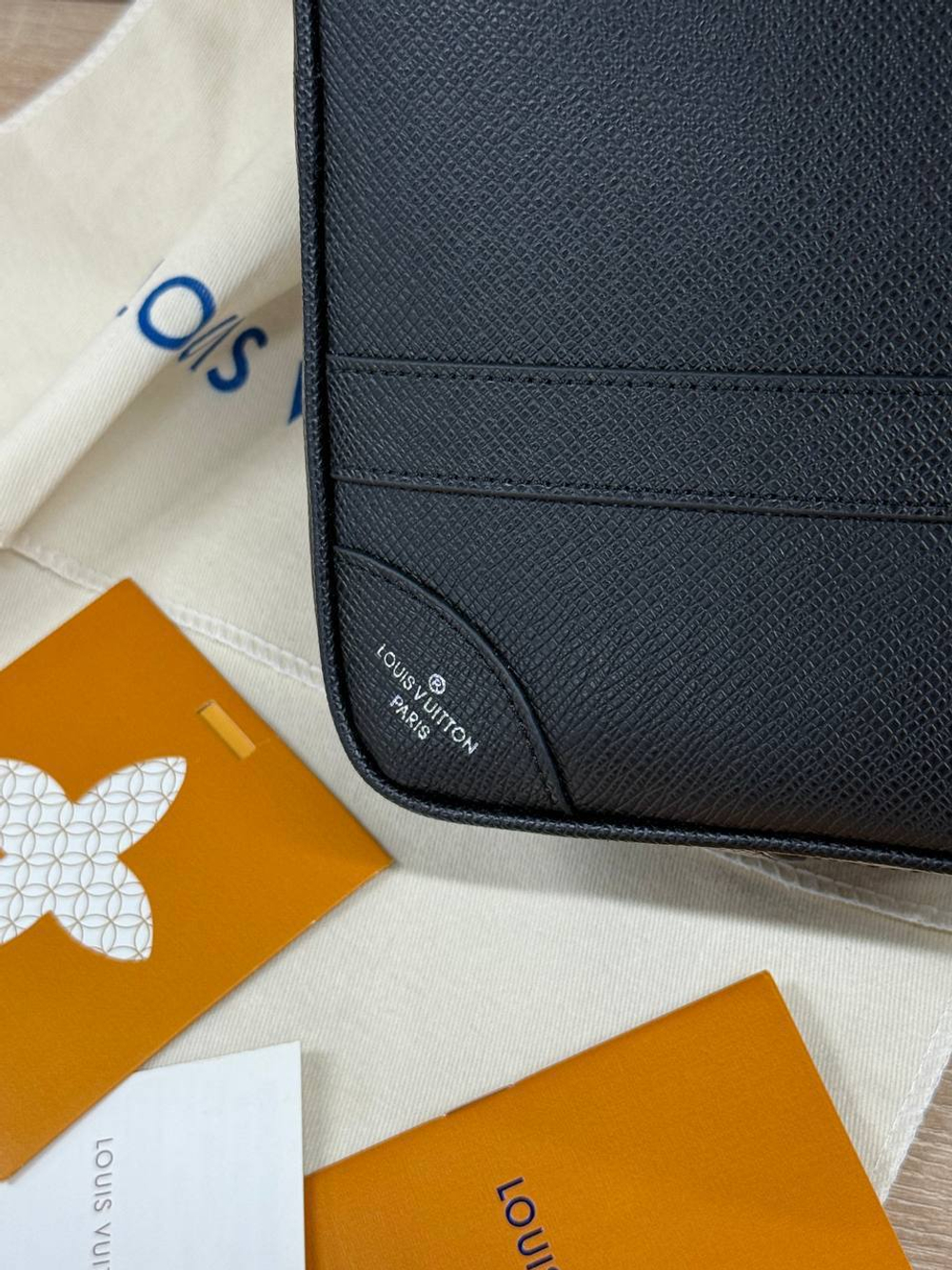 Борсетка Louis Vuitton