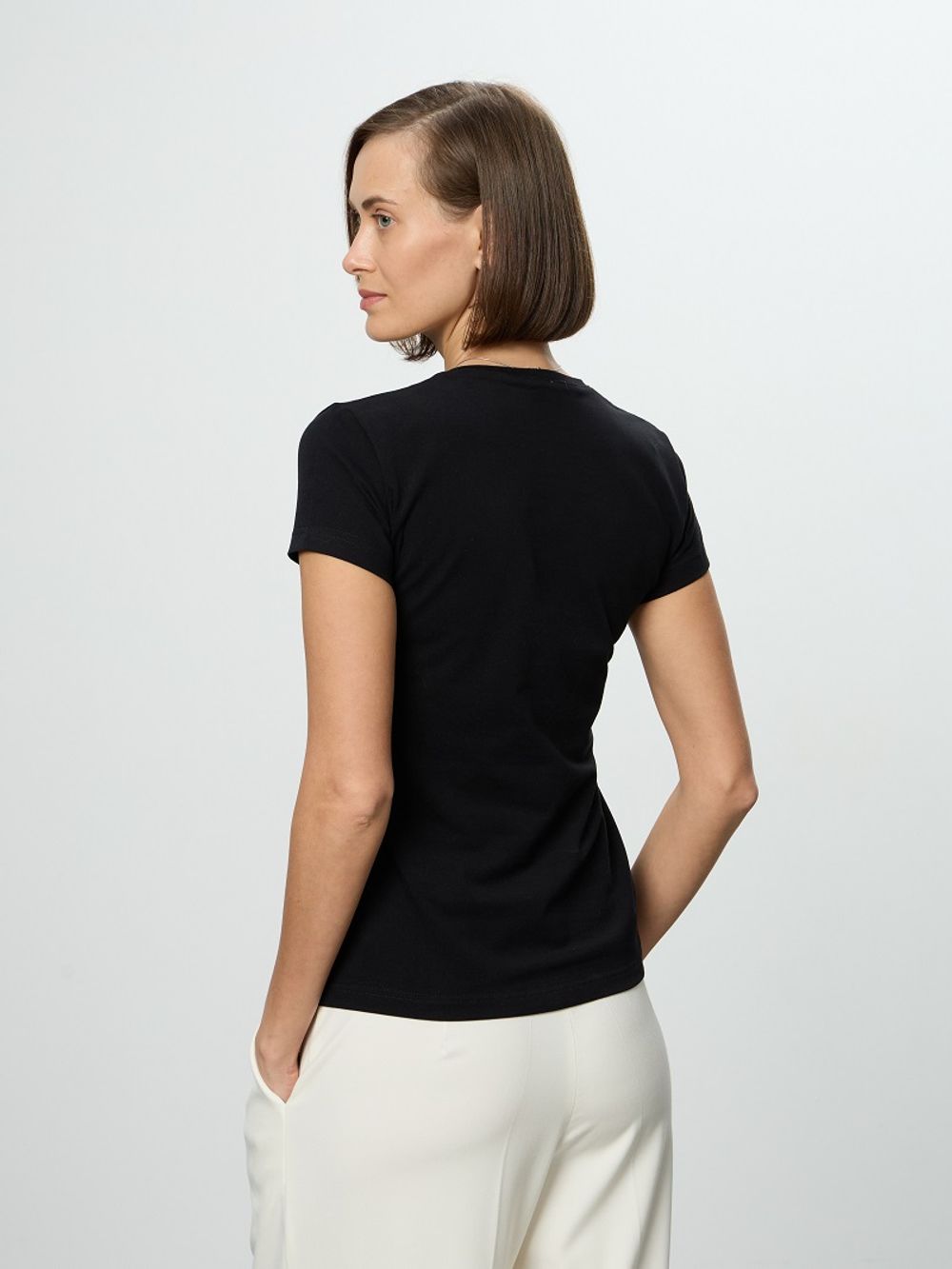 Футболка приталенная черная