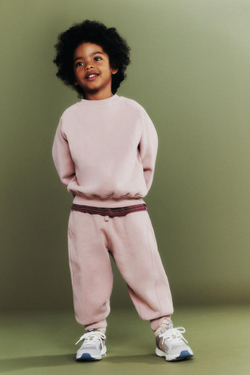 ZARA ТОЛСТОВКА С РЕЛЬЕФНЫМ ЛОГОТИПОМ, БЛЕДНО-РОЗОВЫЙ