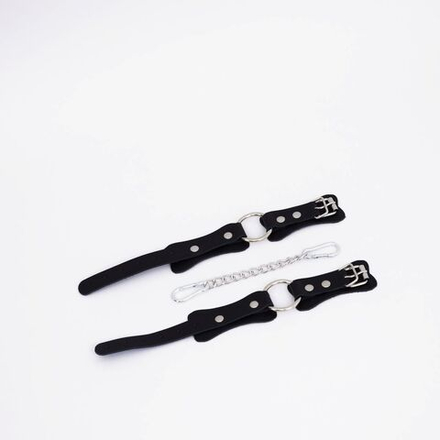 Черные кожаные оковы с кольцом