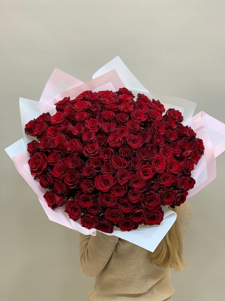 Букет 101 красная роза Эквадор 70 см в пленке