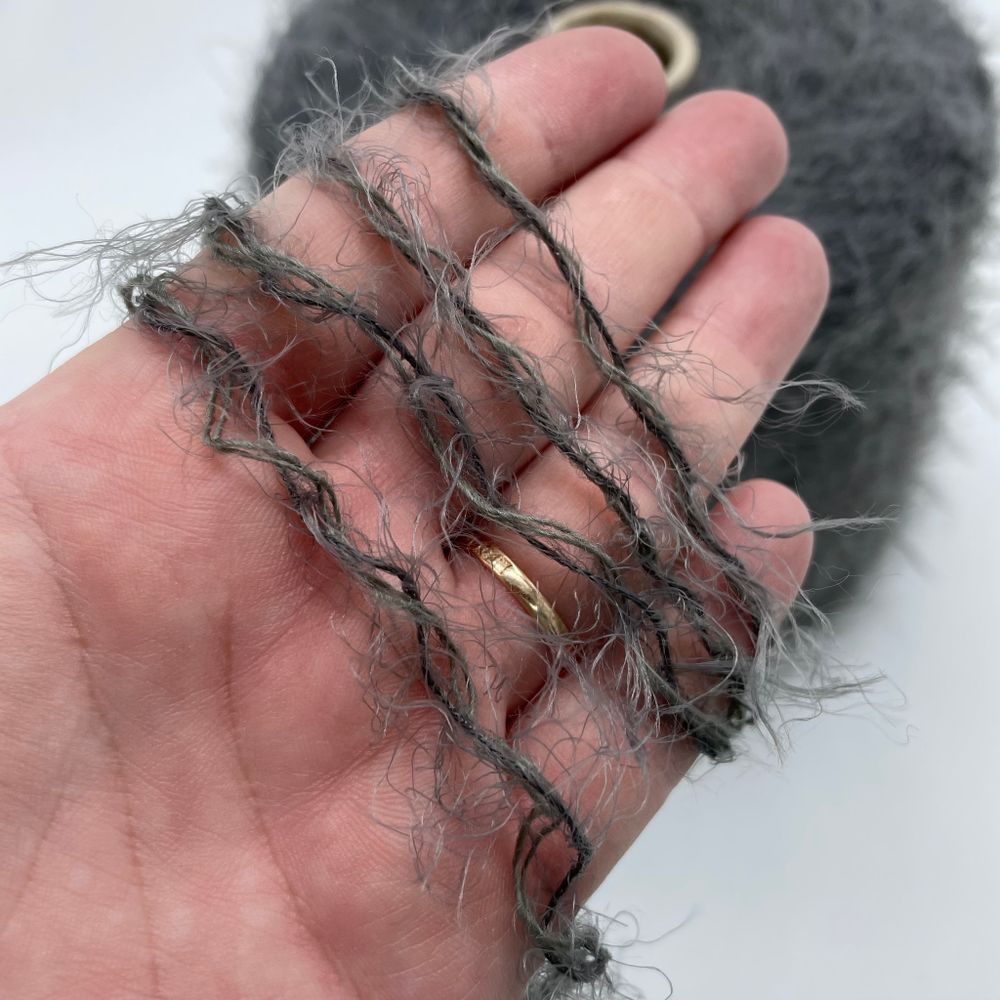 Фантазийная пряжа лебяжий пух травка на бобине