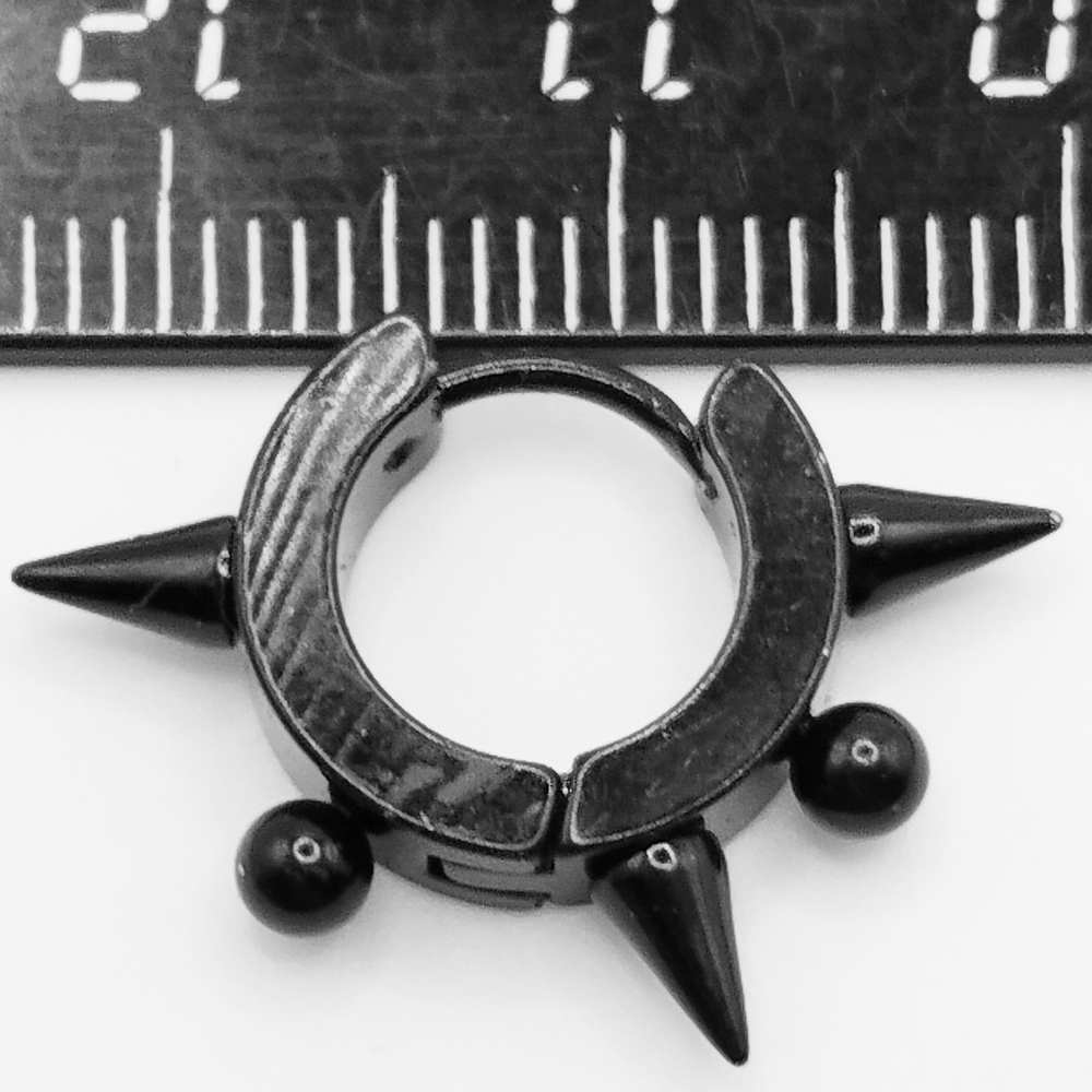 Серьга кольцо "Шарики, шипы" черная для пирсинга уха. Медицинская сталь.