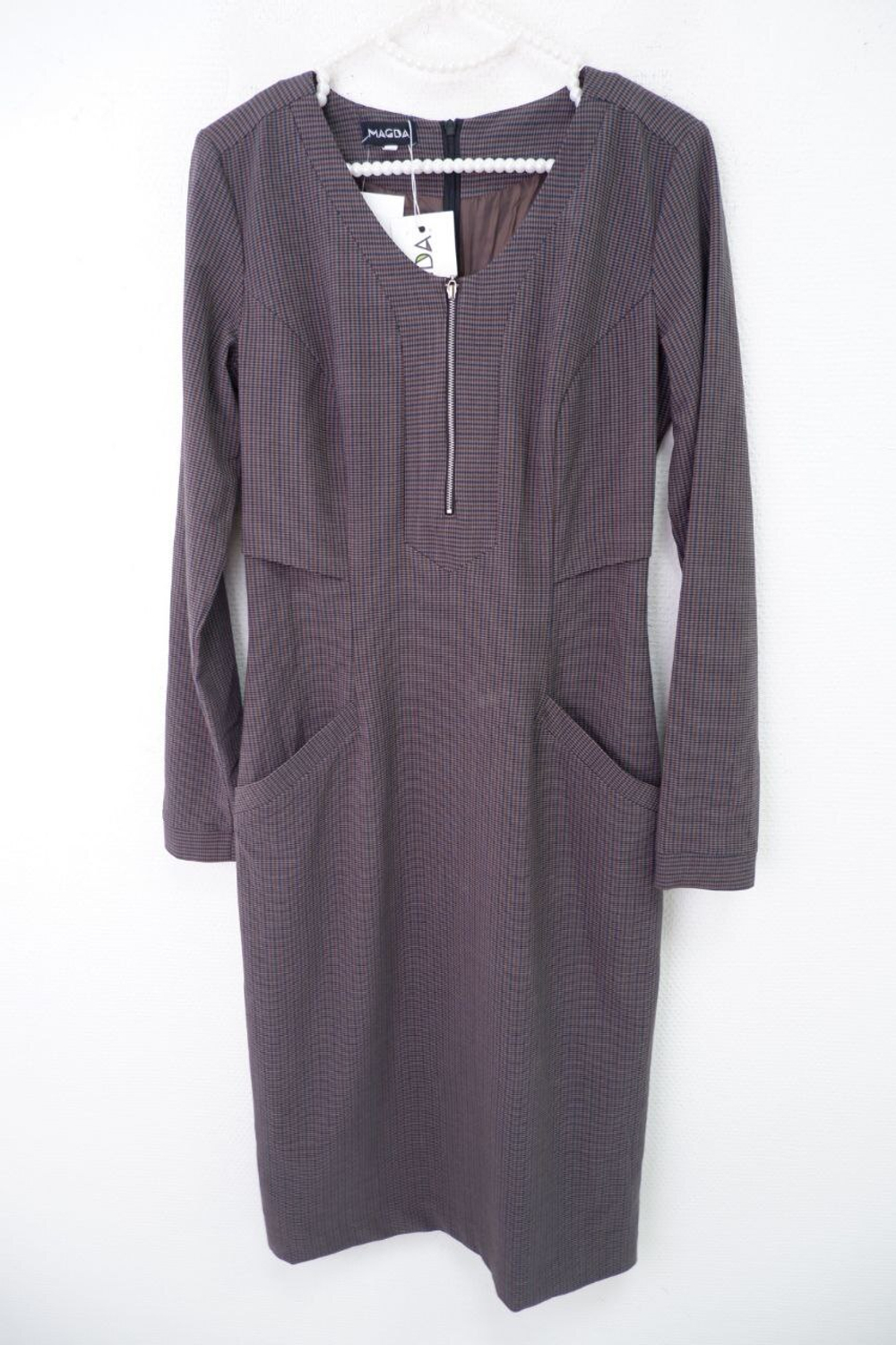 Платье Magda практичное 42 размер, новое