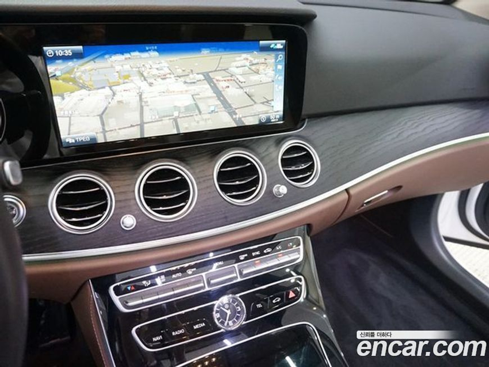 Mercedes-Benz E-Class W213 E220d Avangarde (05.2020)