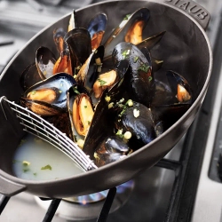 STAUB Чугунная кастрюля для морепродуктов Cocotte 25 см 2 л
