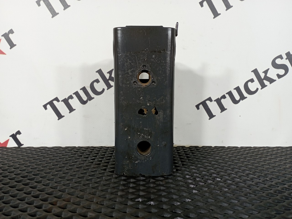 Кронштейн усилителя бампера левый