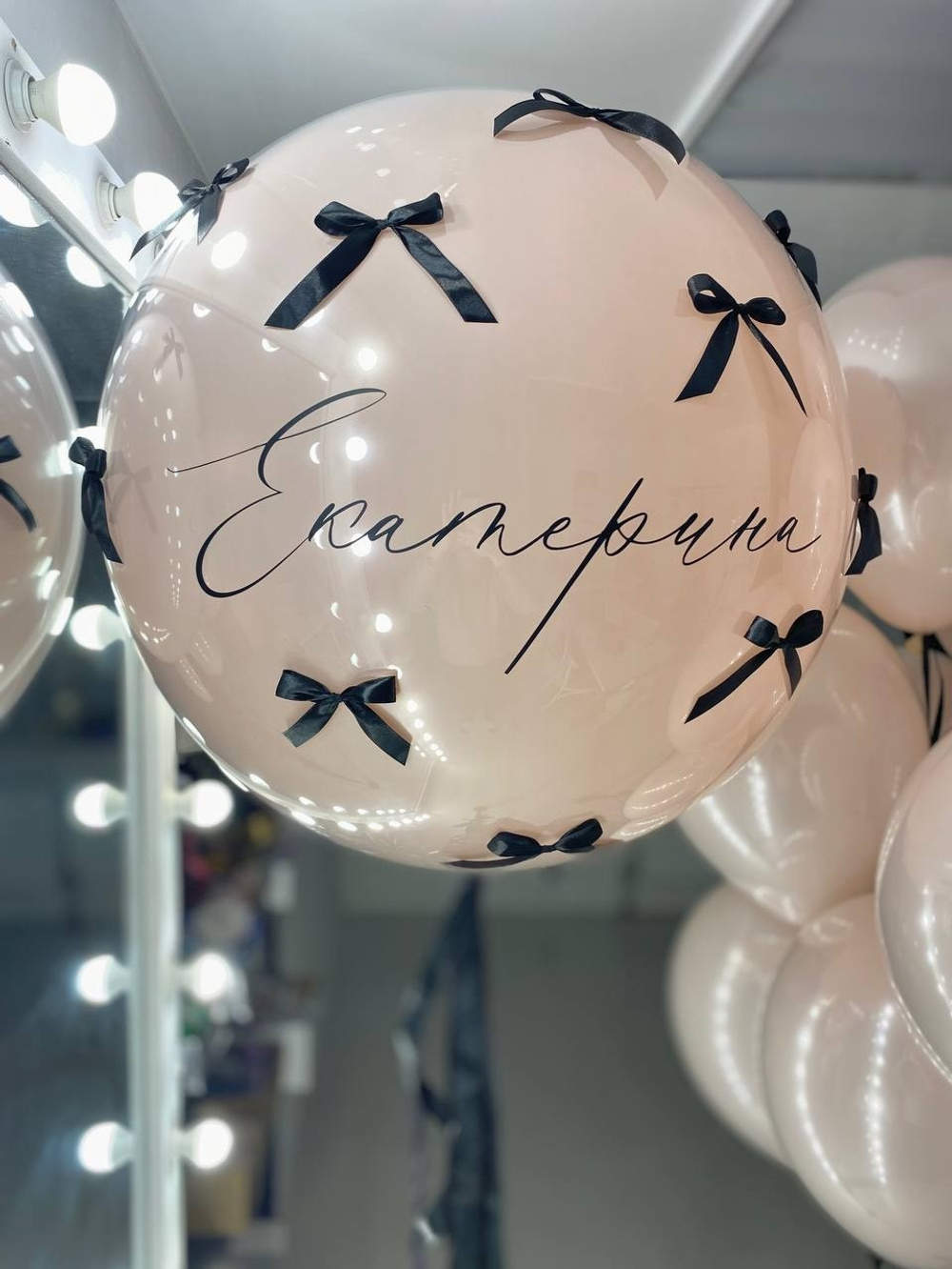 Воздушные шары пудровые с бантиками №2486