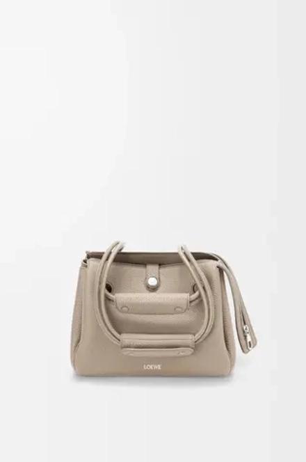 Loewe Маленькая сумка Madrid из мягкой зернистой телячьей кожи, цвет глины