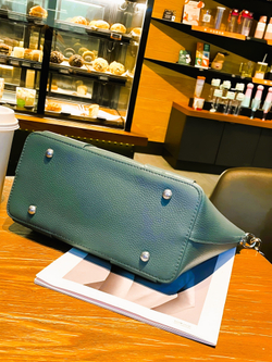 женская сумка на плечо из натуральной кожи