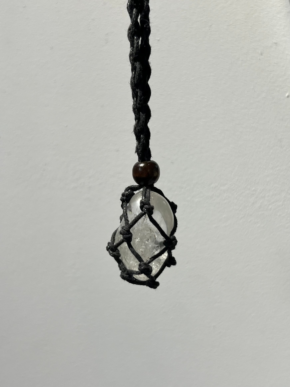 Авоська-подвеска для кристаллов черная в стиле бохо