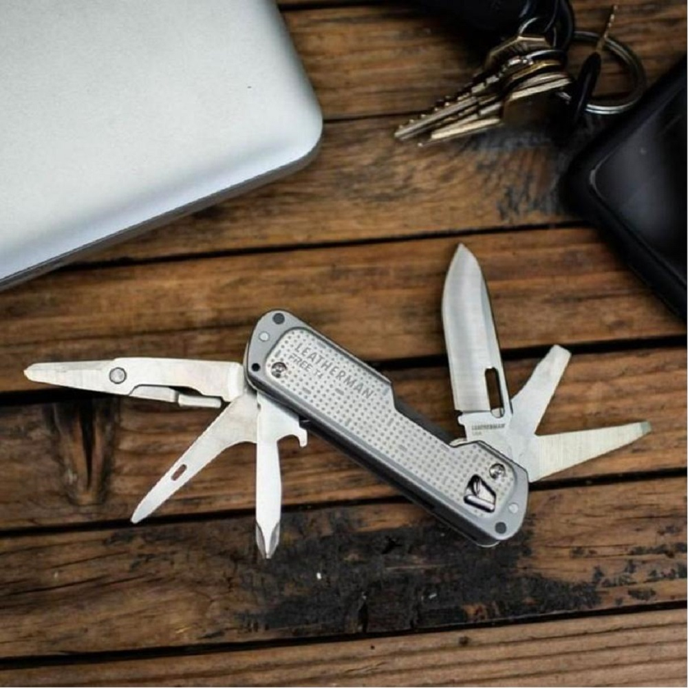 Мультитул Leatherman Free T4 -832686 12 функций серебристый